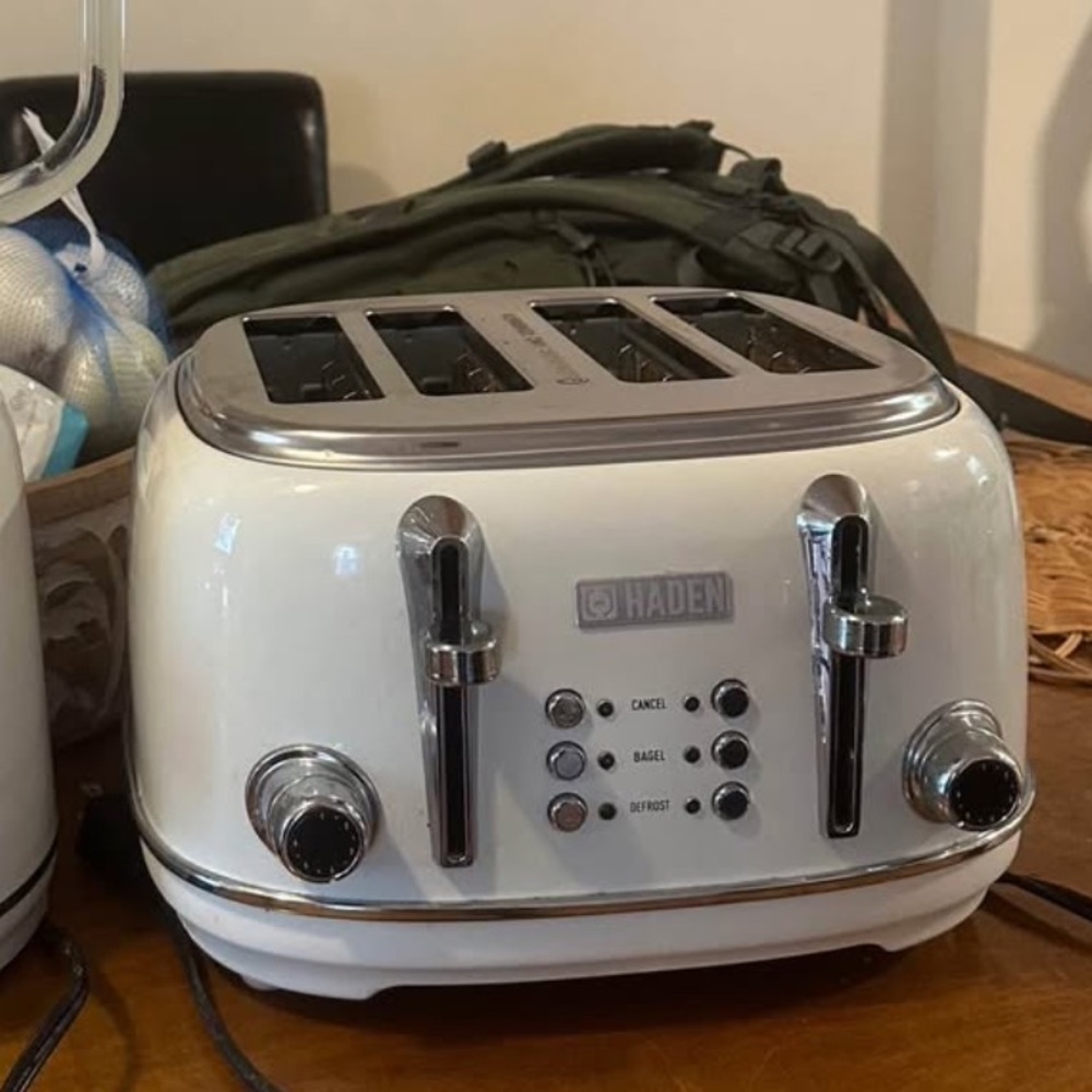 Haden White Toaster with Retro Design